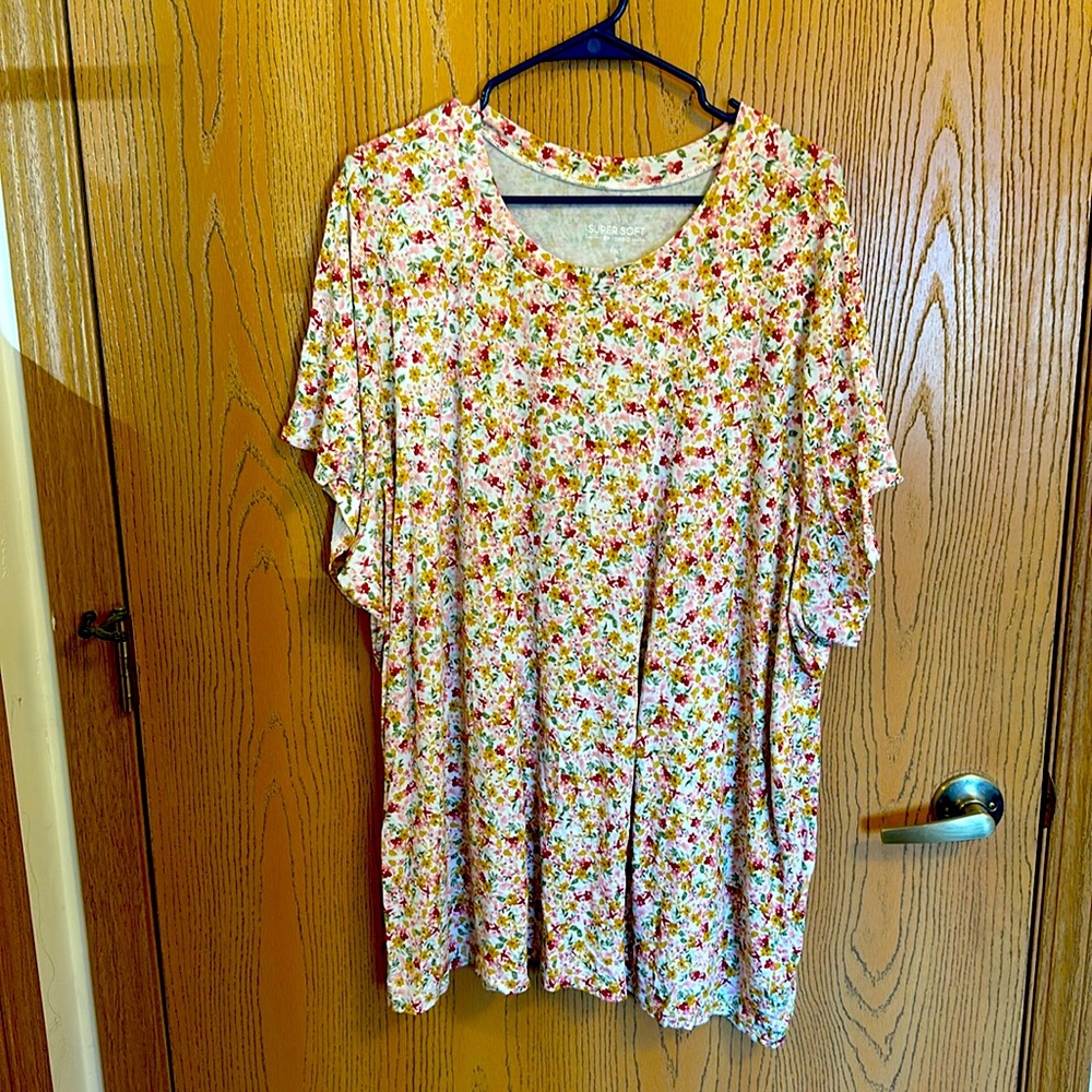 Torrid Super Soft Knit Crew Neck Floral Tee Size 6